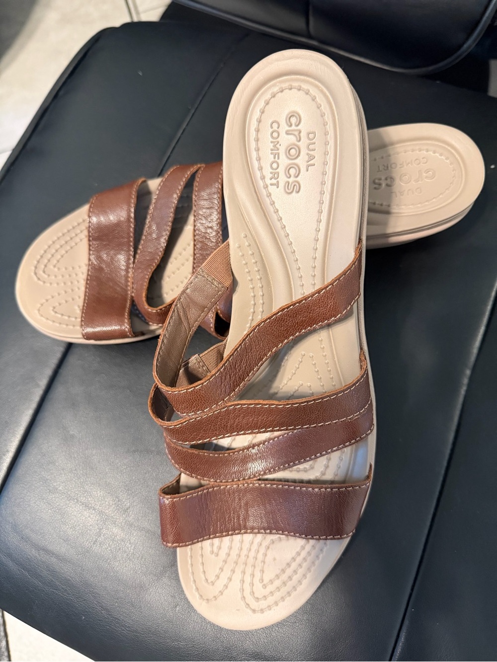 Leather Crocs Leigh Ann Dual Comfort Brown Strappy Sandals Sz 9 10
